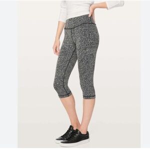 LULULEMON Wunder Under Hi-Rise ½ Tight (17”)  SZ 6 (Black/White Crackle Jacquard